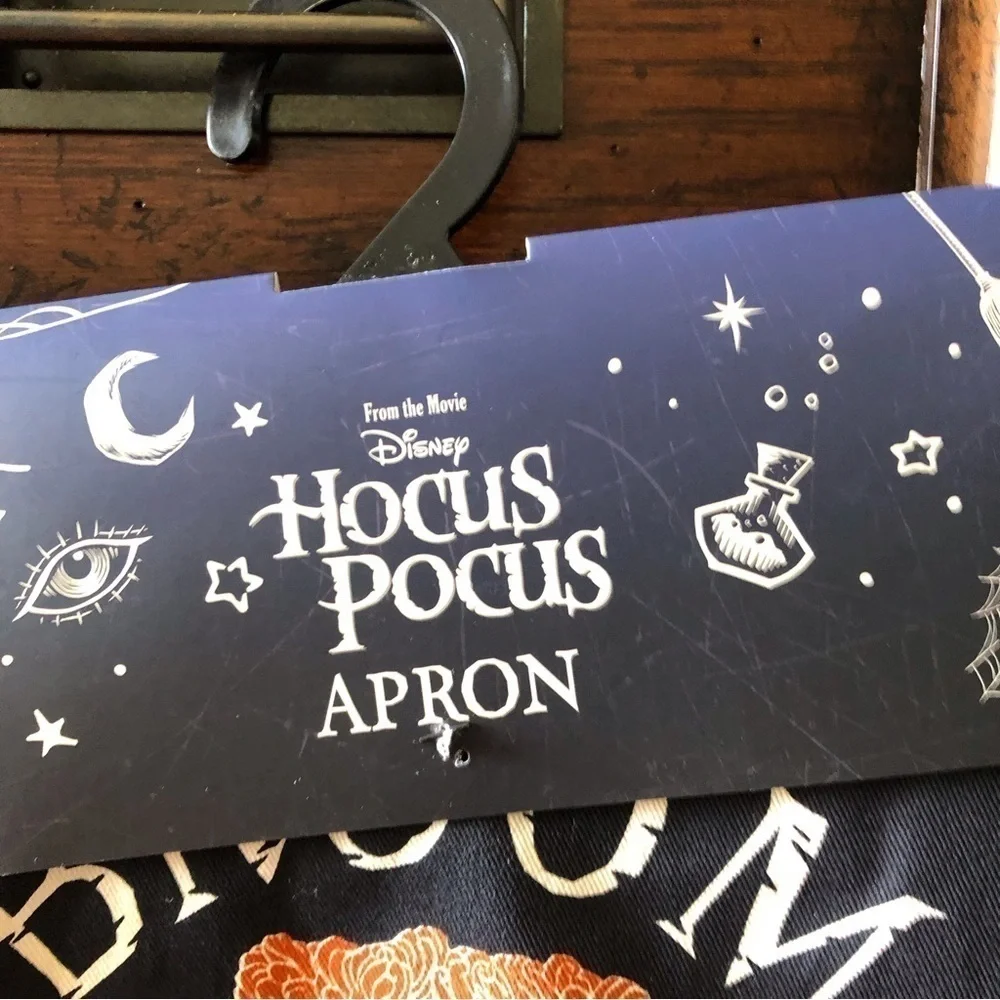 Disney: Hocus Pocus: Broom Squad Apron